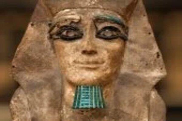 قناع الملك أوت إيب رع حور.. تحفة خشبية تكشف أسرار الحياة الملكية في مصر القديمة