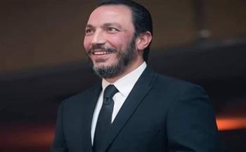 طارق لطفي يبدأ تصوير «الساعة 12» مع رنا رئيس