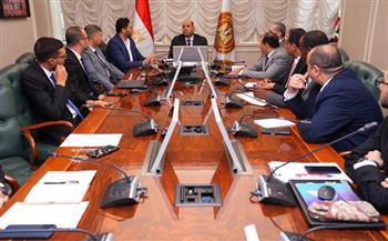وزير العمل يستقبل مجموعة من شباب الجامعات المتطوعين لاستعراض رؤيتهم لتسويق خدمات الوزارة