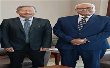 سفير مصر بسنغافورة يبحث مع وزير الخارجية السنغافوري التعاون بين البلدين والتطورات بالشرق الأوسط