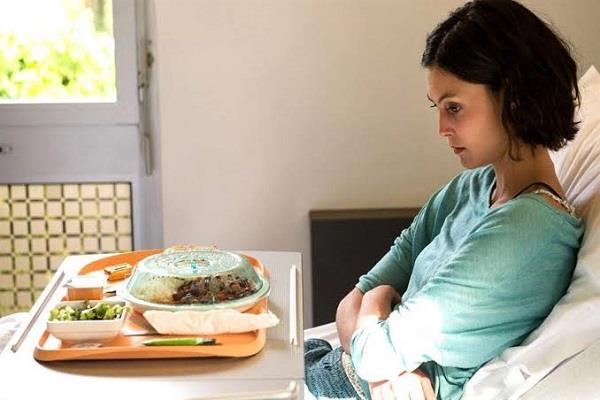 عند فقد المريض شهيته.. 8 طرق لتشجيعه على تناول الطعام 