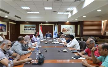 محافظ البحر الأحمر يبحث الاستفادة من مشروعات تخرج طلاب الجغرافيا في التخطيط العمراني