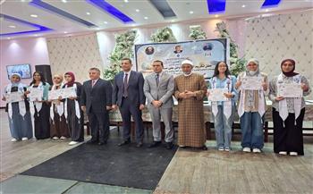 محافظ البحر الأحمر يكرم أوائل الثانوية العامة والأزهرية والفنية ويثمن جهود المنظومة التعليمية