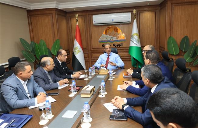 محافظ الجيزة يوجه بالتوسع في المعارض المخفضة وتشديد الرقابة وتحسين محيط المدارس