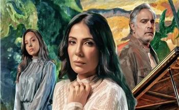 منى زكي تتصدر البوستر الرسمي لمسلسل «طالع نازل» استعدادًا للعرض