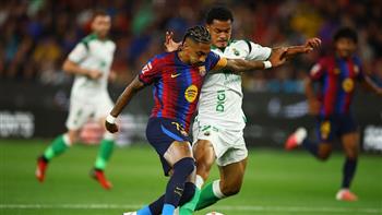 الدوري الإسباني.. رافينيا يسجل الهدف الثاني لبرشلونة أمام سانتاندير 