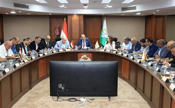 محافظ الجيزة يعقد اجتماعًا مع رؤساء الأحياء والمراكز والمدن لبحث عدد من ملفات الخدمات المقدمة للمواطنين