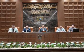 محافظ أسيوط يترأس اجتماعًا موسعًا لدفع معدلات تنفيذ مشروعات حياة كريمة