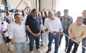 محافظ البحر الأحمر يتفقد محطة تحلية الشلاتين بطاقة ٩ آلاف م³ يوميًا