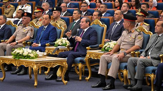 الرئيس السيسي يؤكد ضرورة اهتمام مؤسسات الدولة بالخريجين الذين حصلوا على دورات الأكاديمية العسكرية