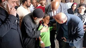محافظ سوهاج يوفد قيادات التعليم للإطمئنان على طلاب حادث أتوبيس المنشأة