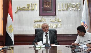 محافظ الأقصر يتابع مع هيئة تنمية الصعيد مستجدات المشروعات التنموية 