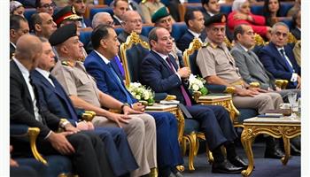 الرئيس ‏السيسي للمصريين: "شايفين الدول جنبكم هل فيه حد نجا غير مصر؟" (فيديو)