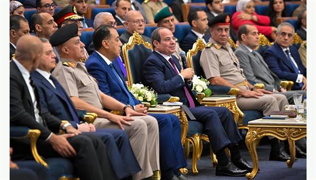الرئيس ‏السيسي للمصريين: "شايفين الدول جنبكم هل فيه حد نجا غير مصر؟" (فيديو)