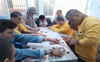 ورشة لتشكيل الطين الأسواني بمؤسسة التثقيف الفكري  للإعاقات المتعددة بالجيزة