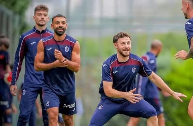 طرابزون سبور يختتم تدريباته لمواجهة جالطه سراي بمشاركة محمد صلاح