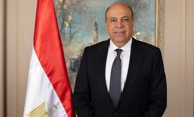 وزير الطيران يهنئ مصر للطيران بجائزة «الأكثر تطورًا» عالميًا