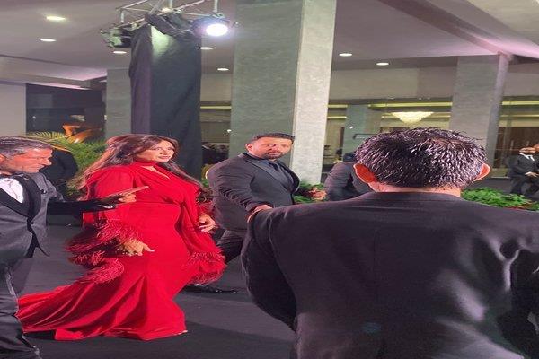 ياسمين عبد العزيز وريهام عبد الغفور وحنان مطاوع.. نجوم الفن على السجادة الحمراء لحفل دير جيست 2026