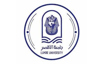 رئيس جامعة الأقصر: حريصون علي توفير بيئة تعليمية مناسبة للطلاب وممارسة مختلف الأنشطة