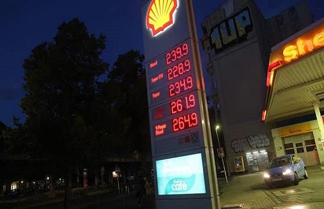 بوليتيكو : برلين تكبح أسعار الوقود بالضرائب والضغط على شركات النفط