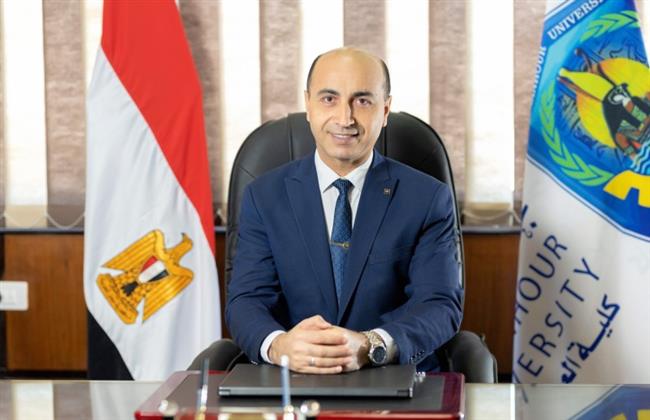 رئيس جامعة دمنهور: انتظام الدراسة في أول أيام العام الجامعي وتنظيم برامج تعريفية واستقبال حافل للطلاب