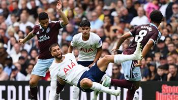 الدوري الإنجليزي.. أستون فيلا يعمق جراح توتنهام ويهزمه 3-2 بمشاركة عمر مرموش