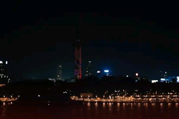 بالتزامن مع زيارة الرئيس شي لمصر.. متحدثة الخارجية الصينية: برج القاهرة يتزين بالأحمر الصيني