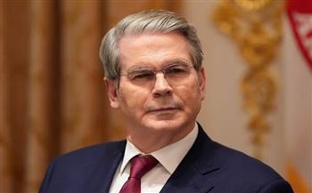 وزير الخزانة الأمريكي: إيران غير قادرة على الوصول للدولار.. وسنغلق أي نافذة لتحويل الأموال لها