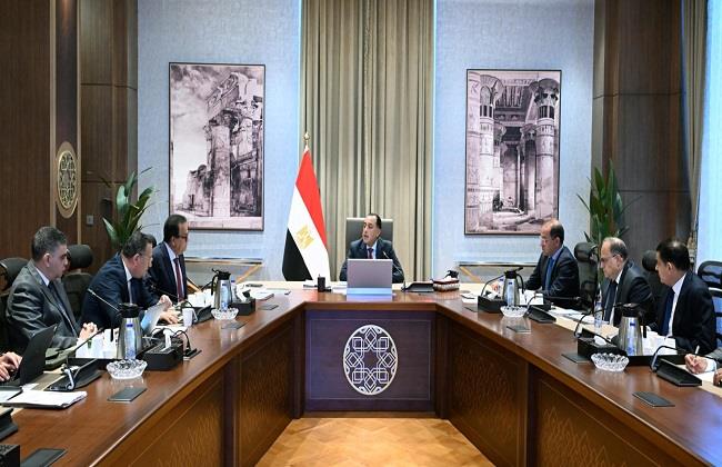 رئيس الوزراء يتابع توافر الأدوية والمستلزمات الطبية بمختلف المستشفيات