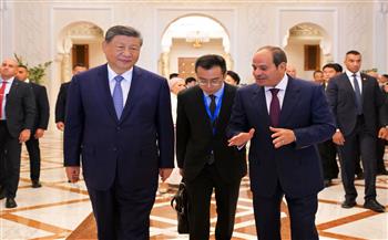 الرئيس السيسي وقرينته يصحبا الرئيس الصيني وقرينته بجولة بالمتحف المصري الكبير 