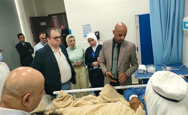 وفد «الرعاية الصحية» يتابع الحالة الطبية لمصابي حادث انقلاب سيارة بطريق دهب–نويبع