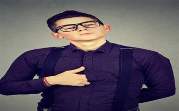 دراسة تكشف علاقة النرجسية بشعبية وظهور المراهق وقبوله بين أقرانه  