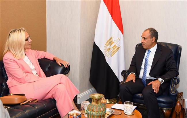 وزير الخارجية يلتقي مع السيدة سيجريد كاج نائبة رئيس وزراء هولندا السابقة