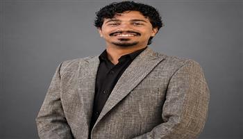 الفنان محمد الزيدية: مهرجان «فنون الأداء» تجربة صنعتها التحديات.. والرحلة لم تنتهِ بعد