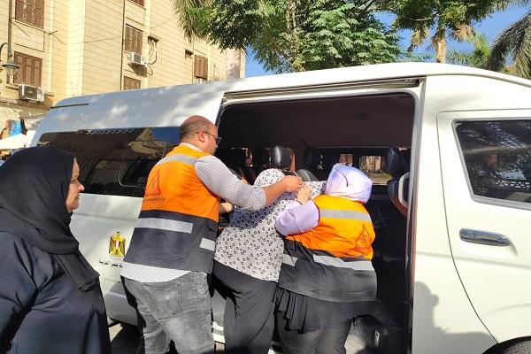 التضامن الاجتماعي: «التدخل السريع» يمنح مسنة بلا مأوى في منطقة الحسين الأمان وينقلها إلى دار رعاية