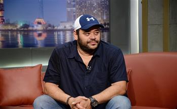 الليلة.. محمد ممدوح يواصل كشف أسرار مسيرته الفنية مع عمرو الليثي في «واحد من الناس»  