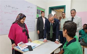 محافظ الجيزة يتفقد انتظام العملية التعليمية بمجمع مدارس حي بولاق الدكرور