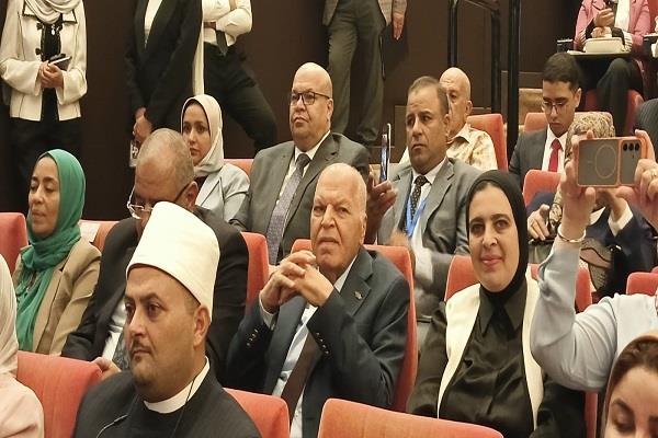 نقيب المعلمين خلال مشاركته بمؤتمر «الهوية الوطنية»: المدرسة نموذج مصغر للمجتمع.. و«المعلم» حجر الزاوية 