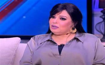 بعد تعافيها من وعكتها الصحية..فيفي عبدة تشكر الأطباء