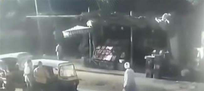ضبط طرفي مشاجرة بالعياط بعد تداول فيديو لتعدي شخص على آخر بعصا خشبية