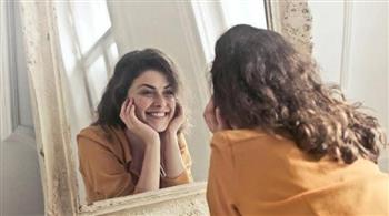 هل تحدثين نفسك بصوت عالي؟.. إليكِ السبب