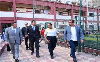 وزير الرياضة يتفقد مركز شباب الحرية ويتابع جاهزية المنشآت الرياضية