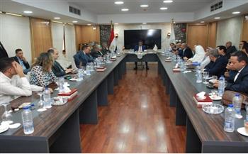 منع تغطية الجنازات والعزاءات.. قرار جماعي خلال لقاء وزير الدولة للإعلام برؤساء تحرير المواقع