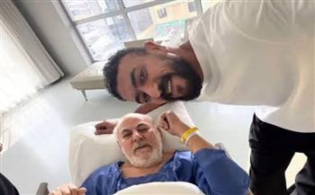 أحمد العوضي يوجه رسالة شكر لجمهوره بعد وعكة والده الصحية