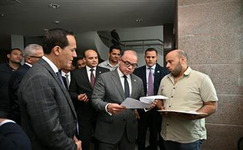 وزير الاستثمار والتجارة الخارجية يتفقد مركز خدمات المستثمرين بجمصة