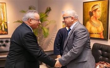 رئيس قطاع الفنون التشكيلية يشارك في مؤتمر «الهوية» بمكتبة الإسكندرية