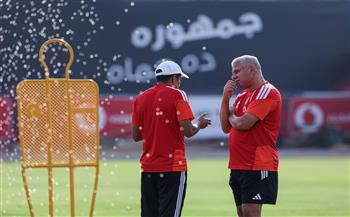 وائل جمعة يناقش مع عموتة ترتيبات الأهلي في المرحلة المقبلة