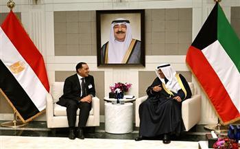 ولي عهد الكويت يستقبل رئيس الوزراء لبحث أوجه التعاون والتنسيق المشترك بين البلدين