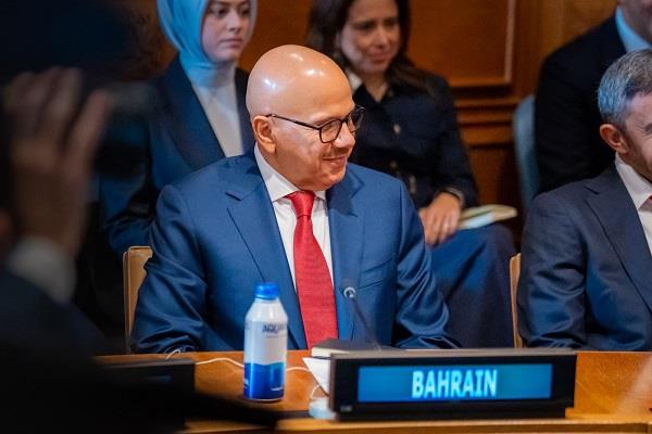 وزير خارجية البحرين: الحوار والتفاوض السبيل لإنهاء الحرب في أوكرانيا