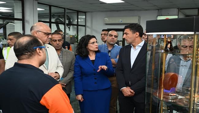 وزير الصناعة يتفقد مصانع العامرية.. 250 ألف طن كربون أسود و1.2 مليون إطار سنويًا  